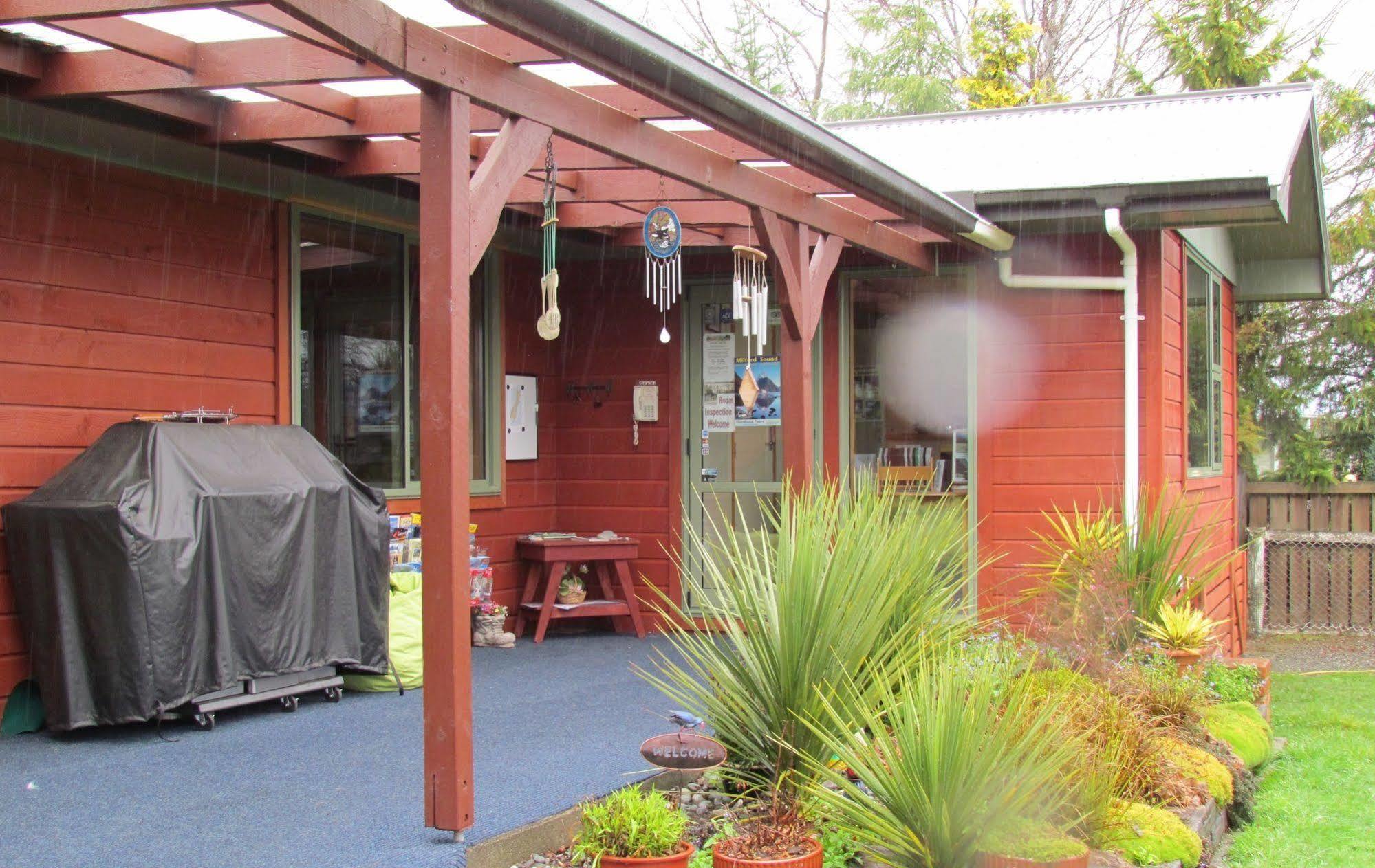 Birchwood Cottages Te Anau Exterior photo