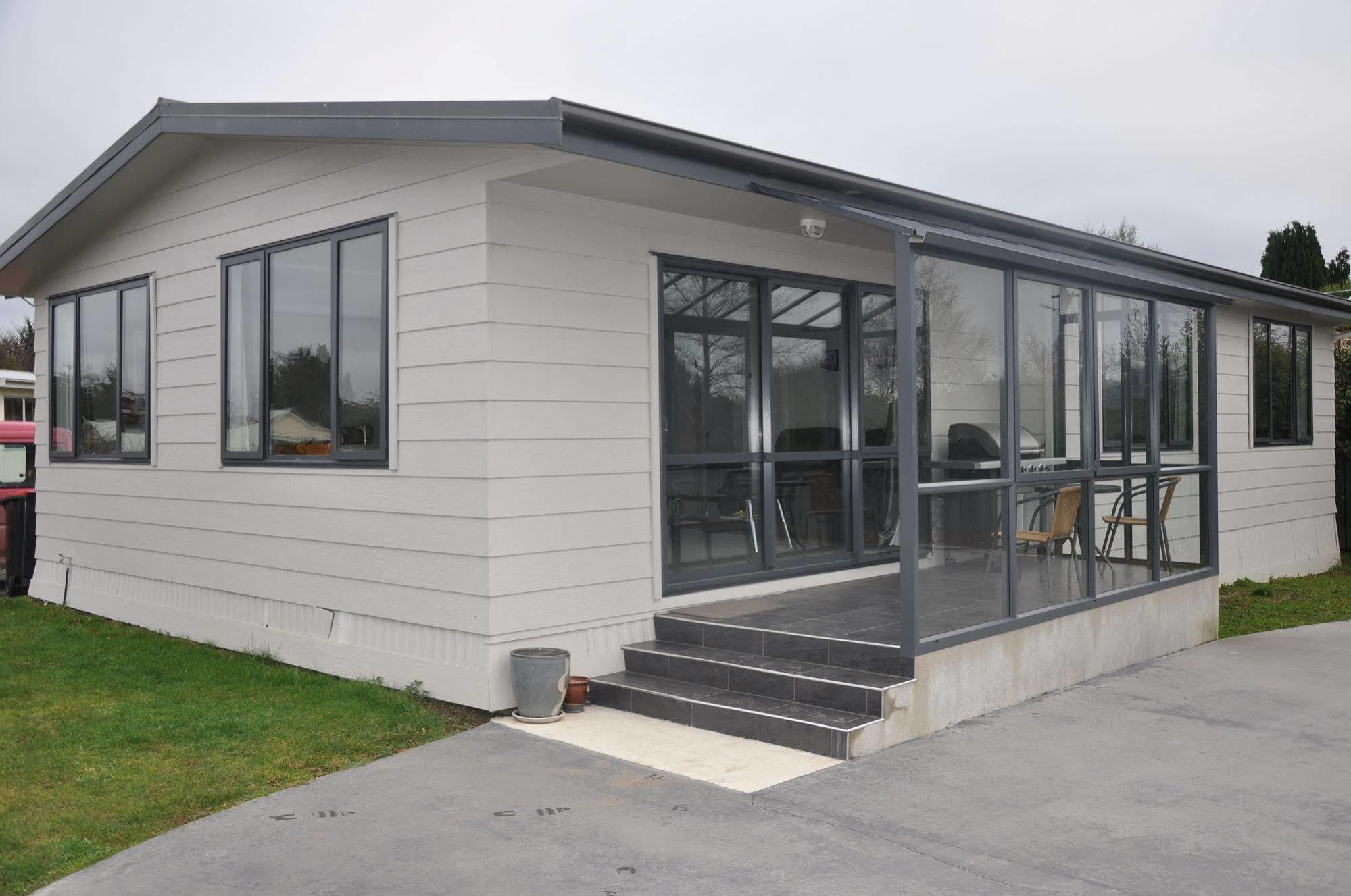 Birchwood Cottages Te Anau Exterior photo